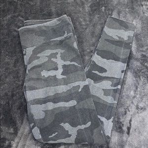 Aritzia TNA camo leggings